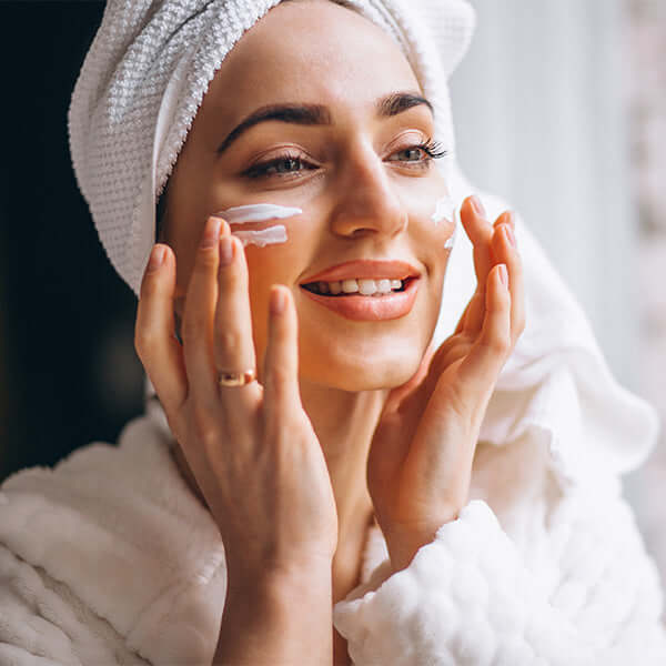 مرحله چهارم: مرطوب‌کننده (Moisturizer)