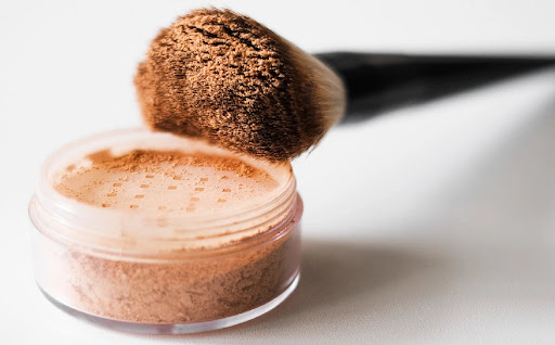 ۵. پنکیک معدنی (Mineral Powder)