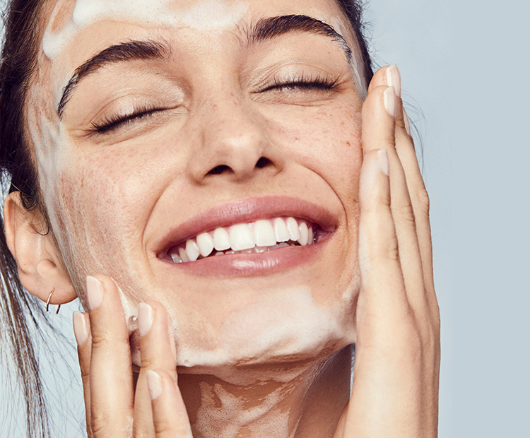 1.     پاک‌سازی پوست (Cleansing)