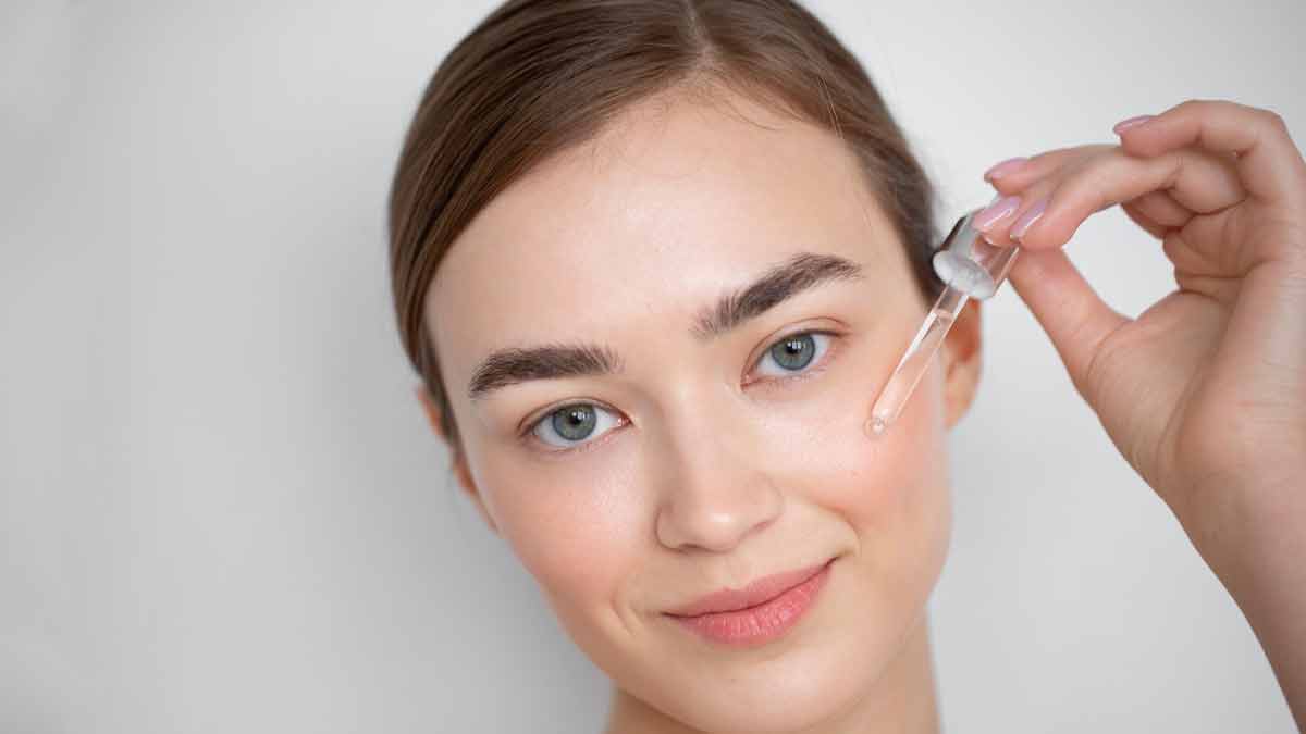 4.  استفاده از سرم‌های تخصصی برای بستن منافذ